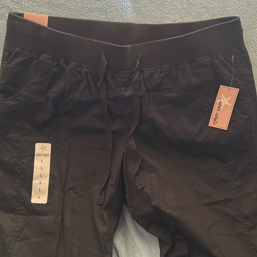 Woman’s Black Large Star Style Pants NWT